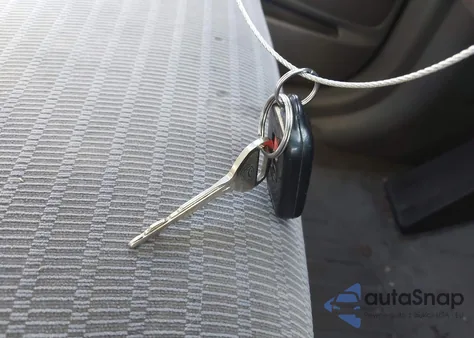 2005 Toyota Camry Le z USA, uszkodzony, nr VIN 4T1BE30K35U971776